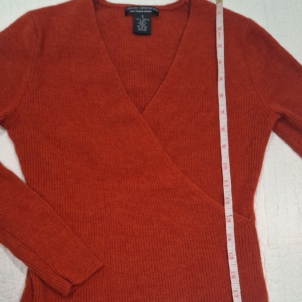 Sarah Spencer Women's V-Neck Sweater in Rust Size S 100% Merino Wool - Picture 7 of 8
